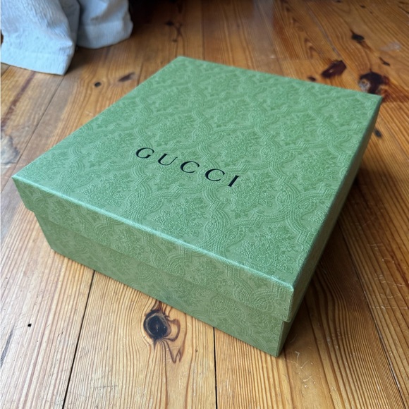 Gucci Green Box 12x11x4.5 - Picture 2 of 3